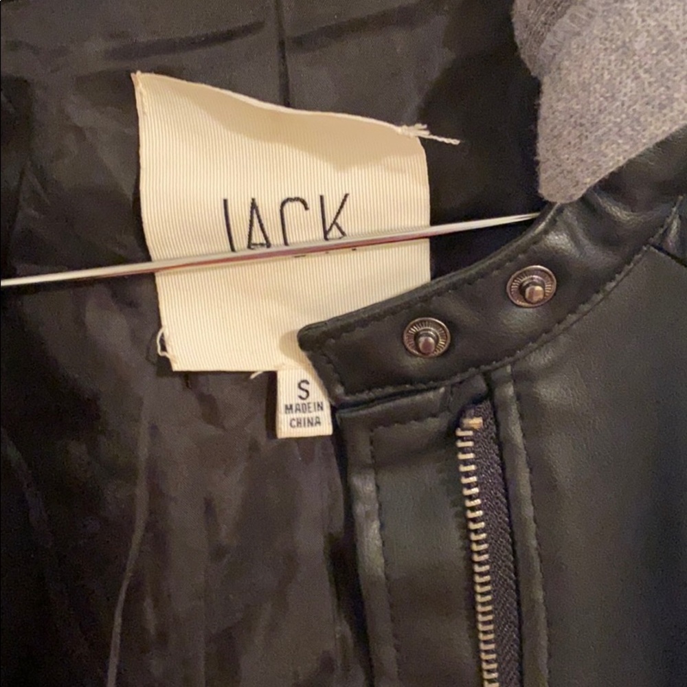 Leather jacket with removable hood - Picture 5 of 9